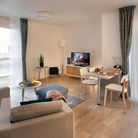 Aparthotel Domitys L'Oustaou Saint-Martin-de-Crau Exterior foto